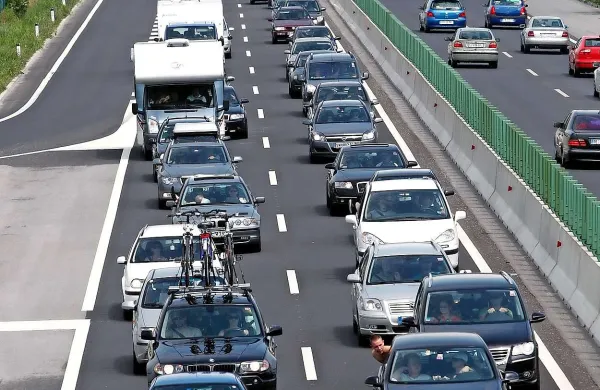 V sredo se bo promet povečal iz Avstrije in Nemčije proti Hrvaški, v nedeljo pa je še več prometa pričakovati v obratni smeri