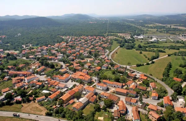  Naprodaj je šest prostih stanovanj v Senožečah, Famljah in Divači (na fotografiji)