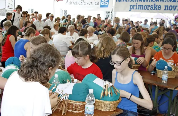   Za razliko od prejšnjih festivalov bodo v nedeljo tekmovalci za bule sedli že v nedeljo dopoldne