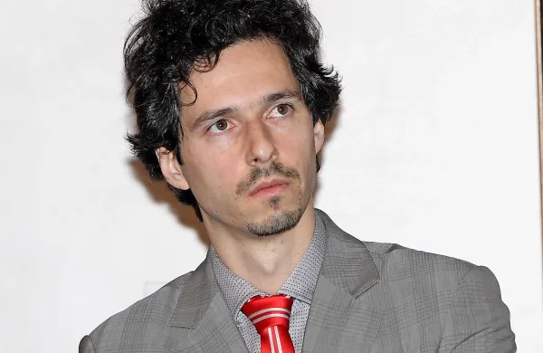 Luka Juri: “Z ene strani nas kulturno ministrstvo  omejuje  z zahtevami in standardi, po drugi strani pa nam znižuje dohodke in tako onemogoča poslovanje.”  