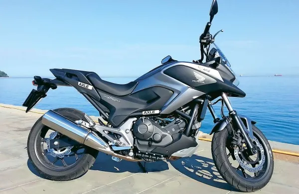 Honda NC750X je zasnovana  moderno, kot so bili še pred nekaj leti oblikovani le motocikli v najdražjem segmentu