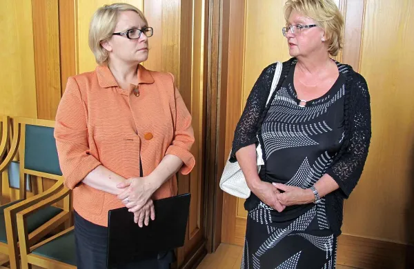 Ministrica Anja Kopač Mrak in direktorica VDC Tea Leban 