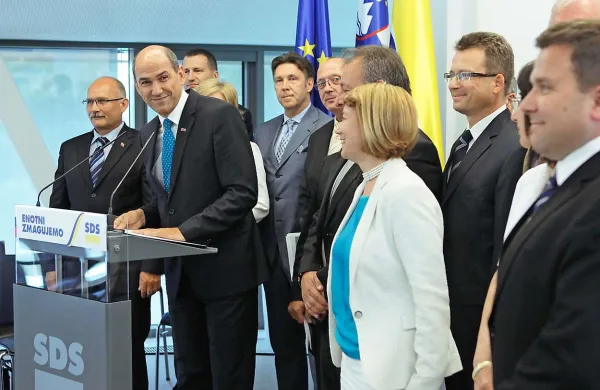 Janez Janša se mora  po obsodbi v zadevi Patria v petek zglasiti v zaporu na Dobu pri Mirni na prestajanje dveletne zaporne kazni
