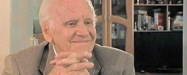 Elio Sfiligoj: “Težko je povedati, kako  od strahu dobiš pogum! Ko sem videl, da me Nemci ne porivajo proti skali, temveč da se ukvarjajo s krajo ur, verižic in uhanov grških civilistov, sem naredil nekaj korakov nazaj, skočil v jarek pod cesto in se