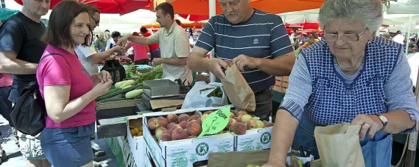Tri generacije Žibrovih na tržnici v Ljubljani (z desne): Palmira, Egidio in Leo