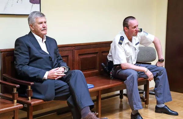 Dušana Črnigoja so na pritožbeno sejo pripeljali iz koprskega zapora, kjer prestaja 14-mesečno kazen v  zadevi Čista lopata