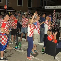 Prešerno veselje po vodilnem zadetku Ivice Olića