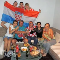 Pri Ponjavićevih so zmagi nazdravili še pred pričetkom drugega polčasa