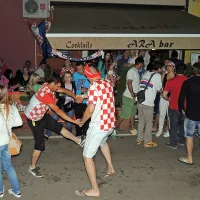 Navijaški ples na ulicah Novigrada