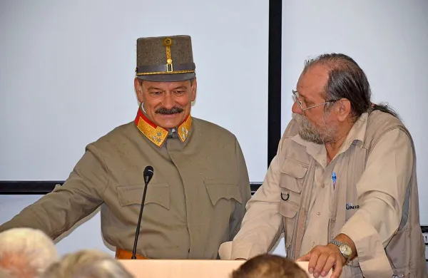 Borojevića je upodobil Dragi Lazovski, ob njem  režiser Jadran Sterle 
