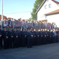Člani Prostovoljnega gasilskega društva Razdrto so bili za nesebično in požrtvovalno pomoč v času žledoloma in poplav pohvaljeni s srebrnim občinskim priznanjem (na fotografiji skupaj s gasilskimi kolegi iz sosednjih društev).  