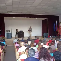 Povezovalni kulturni program so pripravili godbeniki iz Divače, Plesna skupina Srebrna iz Senožeč,  Vokalna skupina Ubeljsko, pianistka Saša Crnobrnič in saksofonist Tomaž Nedoh (oba na fotografiji), ki so se po otvoritvi in blagoslovu večnamenske