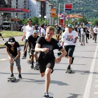 Pisana skupina je z vožnjo skozi mesto obeležila mednarodni  dan rolkanja