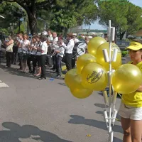 Pred vsakim od sodelujočih lokalov so napihnili po 1000 balonov 