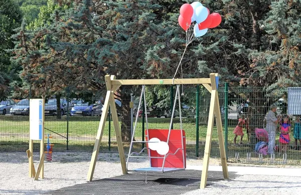 Posebno igralo za gibalno ovirane osebe