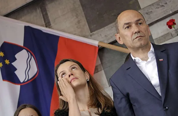 Predsednik SDS Janez Janša je na odprtem oddelku zavoda zapora na Dobu nameščen v triposteljni sobi