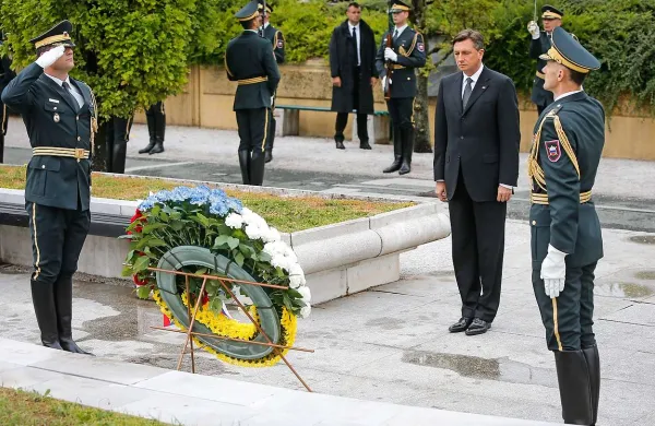  Predsednik republike Borut Pahor se je danes poklonil padlim v vojni za Slovenijo