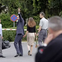 Zahteva za varstvo zakonitosti, ki jo je vložil v zadevi Patria obsojeni predsednik SDS Janez Janša, je bila včeraj  skladno s pravili dodeljena novi sodnici poročevalki, so sporočili z vrhovnega sodišča
