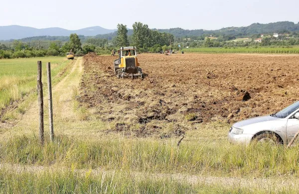 Območje, kjer so našli ostanke nekdanje zgodnjerimske vile, je prekopano. Ali so temelji še pod zemljo oziroma kdo in kdaj jih je odstranil, strokovnjaki še preverjajo. 