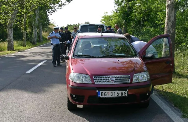 V rdečem fiatu puntu se je prevažal organizator prevozov prebežnikov, ki so ga naši policisti iskali skoraj dve leti 