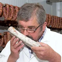 Vsak čepleški želodec gre skozi roke Ivana Podobnika