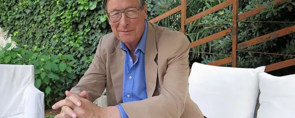 Max Hastings: “Ugotovil sem, da vojna ni le zgodba o vojakih in častnikih, ampak tudi o navadnih ljudeh. O tisočih ljudi, ki niso nikoli izstrelili enega samega naboja.”