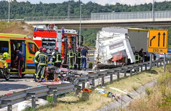 Madžarski tovornjak trčil v italijanski avtodom