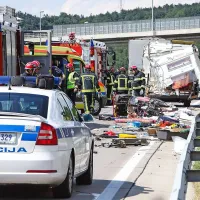 Madžarski tovornjak trčil v italijanski avtodom