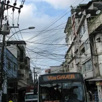 Ena od teorij pravi, da je razvitost države najbolj razvidna po urejenosti električne napeljave. Ta je v Rocihni povsem kaotična.