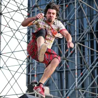 Buda, frontman zasedbe Elvis Jackson v elementu
