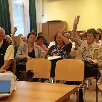 Nedavnega zbora krajanov se je udeležilo 51 lastnikov stanovanj na območju Semedele. Vrste so strnili, ker se ne strinjajo, da jim država vsiljuje upravnike, ki jih zgolj finančno ožemajo, zanje pa naredijo bore malo. 