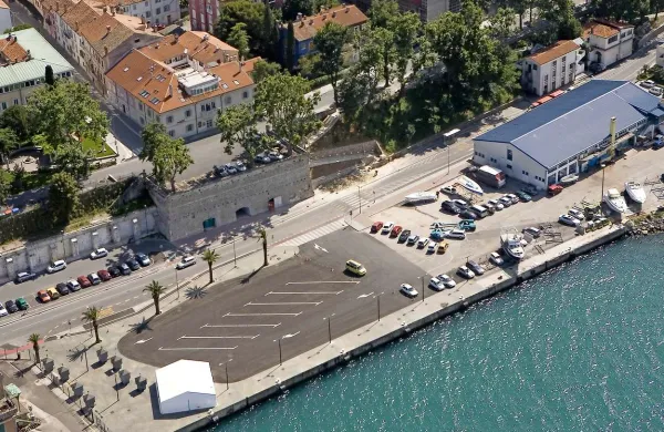 Sodoben terminal za turiste s potniških ladij bi zgradili na območju med Marino Koper in temelji nekdanjega luškega skladišča 
