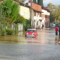 Jeseni dež nikakor noče ponehati