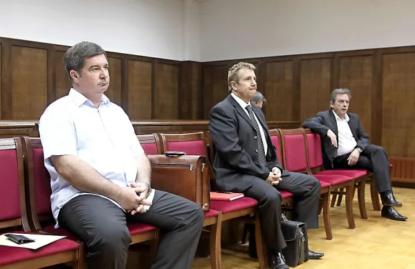 Sodišče je za Roberta Časarja, Srečka Prijatelja in za podjetje Marjana Mikuža  Premik net predlagalo izvršbo