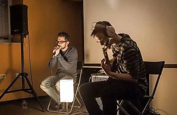 Bas in glas na Jeff prihajata s prvencem Časovni (u)stroj