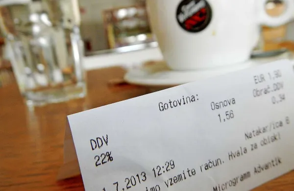 Slovenija je pred 15 leti uvedla davek na dodano vrednost (DDV), ki je nadomestil dotedanji prometni davek, in trošarinski sistem