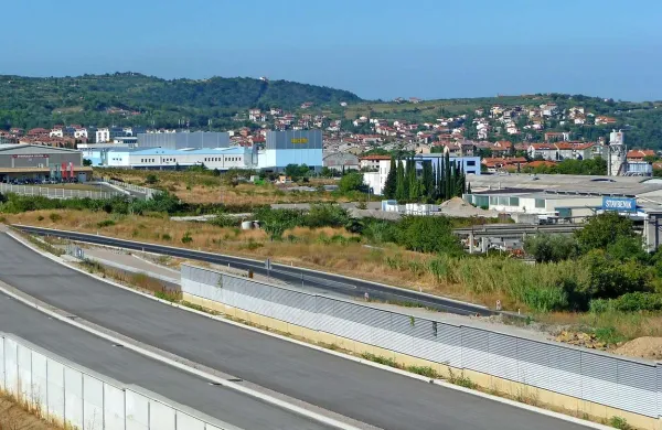 Izvajalca del na novi vpadnici v Izolo, ki se bo navezala na hitro cesto Koper-Izola, bosta Grafist kot vodilni partner in CPK