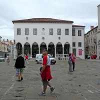 &Scaron;e danes z avti po Titovem trgu