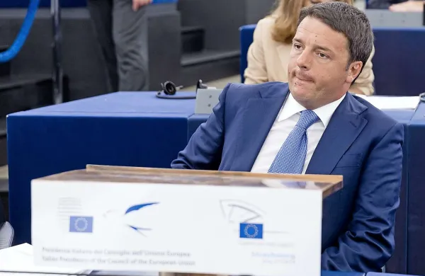 “Če bi Evropa danes naredila selfie, kakšno sliko bi dobili?” se je vprašal najmlajši premier v zgodovini Italije Matteo Renzi in si odgovoril, da bi na žalost verjetno videli “utrujen, v usodo vdan in zdolgočasen obraz”