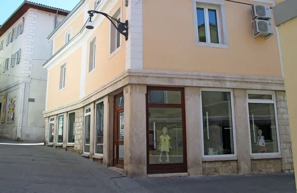 Koprska občina bo jutri na dražbi prodajala tudi poslovni prostor v Kidričevi ulici 23a