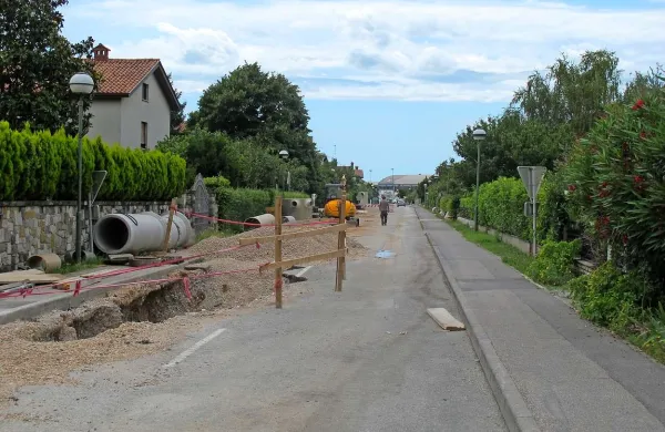 Delo ob tej jami se je zavleklo, a ta teden na bi ga nadaljevali in končali