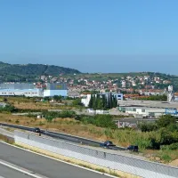 Novo krožišče  je predvideno med  hitro cesto in nekdanjo  Stavbenikovo betonarno ... 