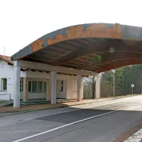 Zakaj so potrebne spremembe občinskih prostorskih načrtov, kažejo opuščene stavbe na mejnih prehodih. Za to pri Gorjanskem je nov OPN določil industrijsko rabo, za poslopje pri Brestovici pa turistično 