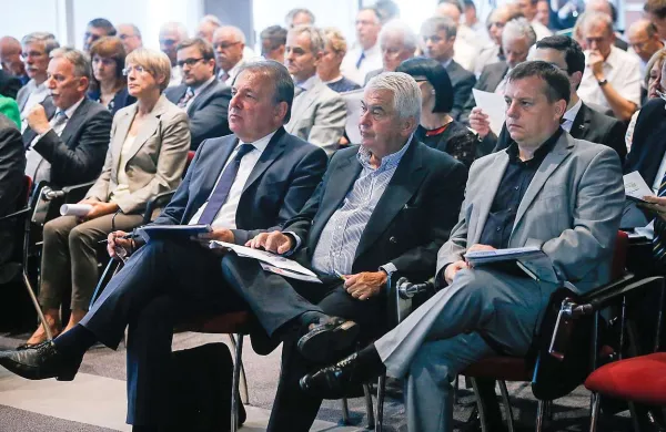 Gospodarstveniki so na današnji razširjeni seji upravnega odbora in strateških svetov GZS političnim akterjem predvolilne bitke predstavili svoje poglede in predloge za izhod iz krize