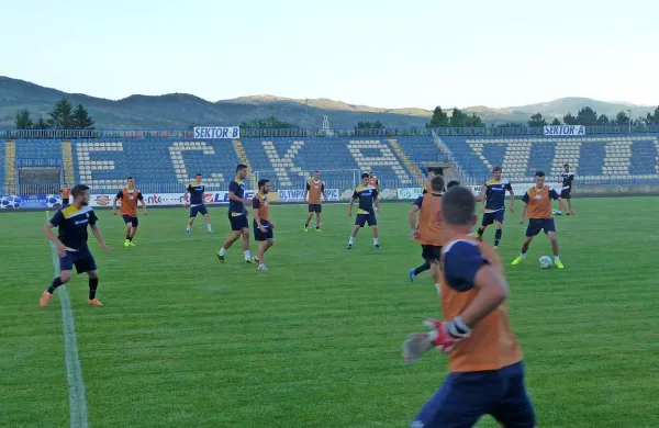 Koprski nogometaši so sinoči preizkusili igrišče v Nikšiču