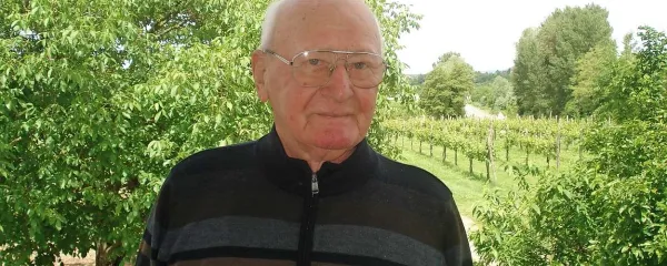 Dušan Kozem iz Prvačine je bil kot italijanski vojak poslan na  Sardinijo, kjer je zbolel za malarijo. Med 2. svetovno vojno je tam umrlo  približno  200 Slovencev - večino je pokosila prav  bolezen, ki jo je Kozem premagal. 