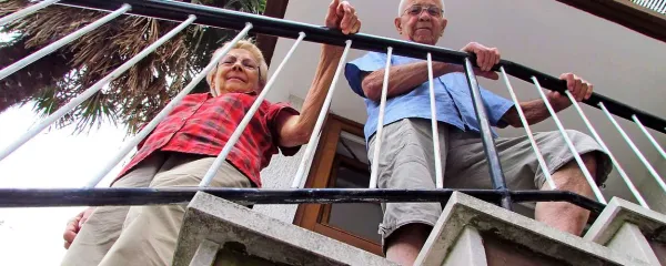  Tončka in Albin Krkoč čestitata in spoštujeta, delujeta in varčujeta