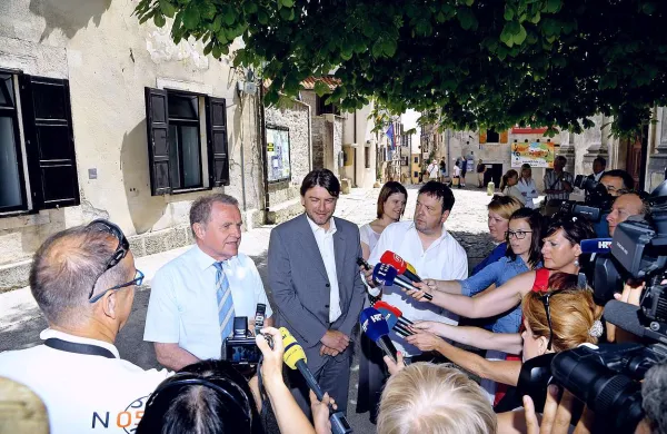 Ministra Metod Dragonja (levo) in Darko Lorencin sta v Grožnjanu govorila o turizmu