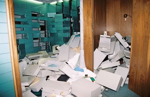 V ponedeljek bodo verjetno na vrsti zaključne besede v primeru ropa v sefih banke SKB leta 2005, senat pa si je skupaj s tožilko, obtoženima in obrambo včeraj popoldne ogledal kraj ropa