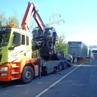 Promet po Šmarski cesti je stekel šele, ko so  odpeljali poškodovan tovornjak